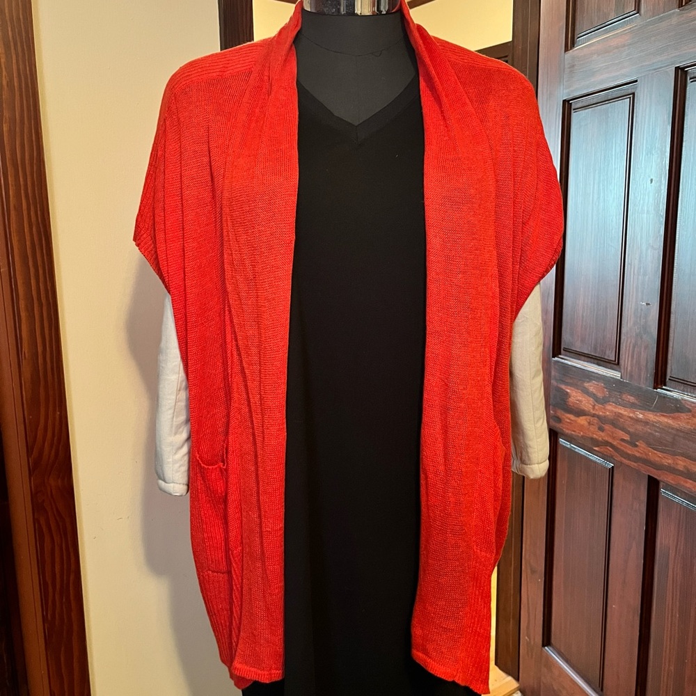 Sejour sleeveless lightweight knit sweater in a beautiful orange color. Size 1x